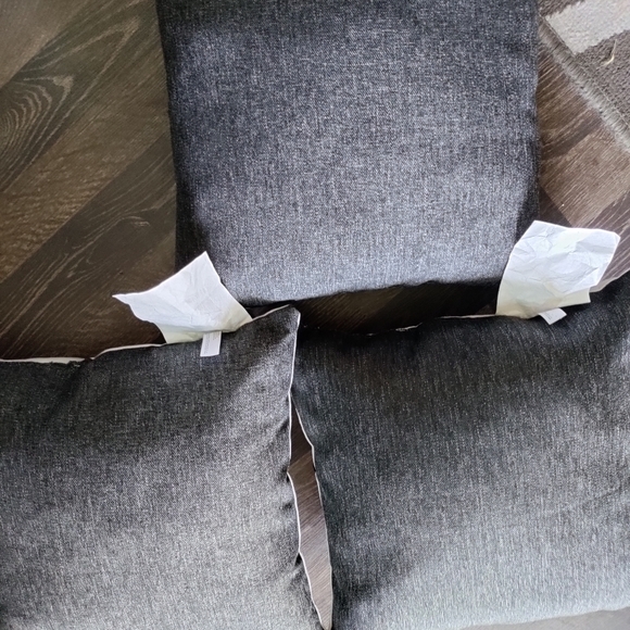 3 decorative pillows - Picture 6 of 6